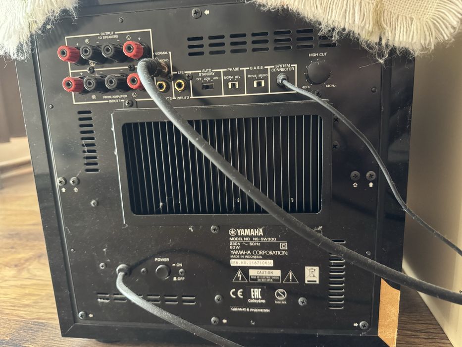 DolbyAtmos Yamaha YSP 5600 и subwoofer Yamaha NS-SW300 Звуков проектор