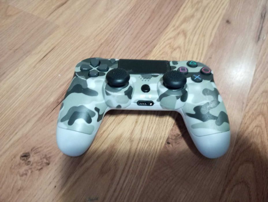 Ps 4 slim с 5 игри и джойстик