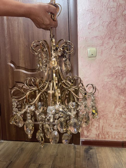 Продам люстру б/у