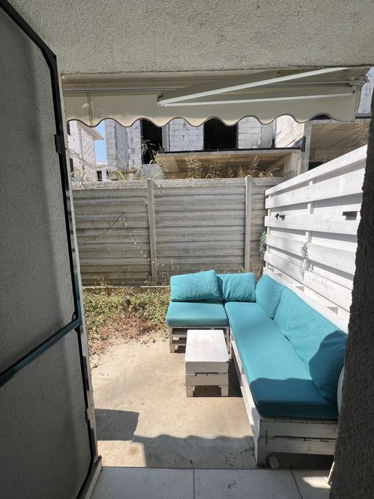Apartament 2 camere, curte proprie + loc de parcare, mobilat si utilat, bloc 2020
