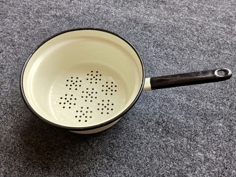 Кухонный прибор дуршлаг