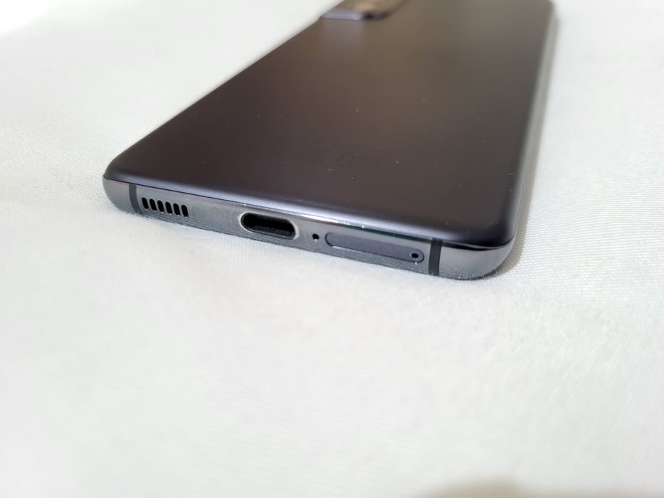 Samsung s21.   128/8gb