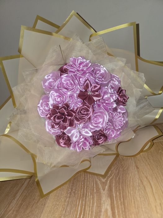 Buchete din Trandafiri de Satin – O Amintire Care Durează o Viață!