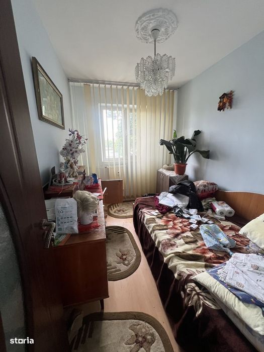 Apartament 3 camere Craiovita 2/4 50 mp