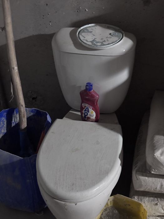 Унитаз рабочий в комплекте