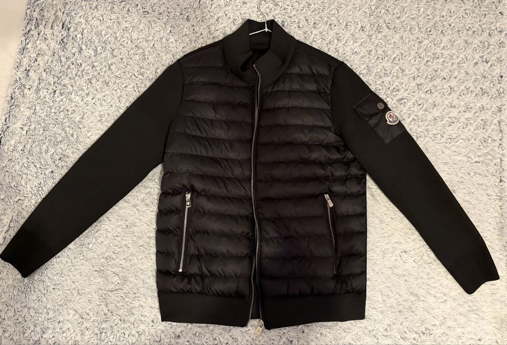Jacketa Moncler nouă