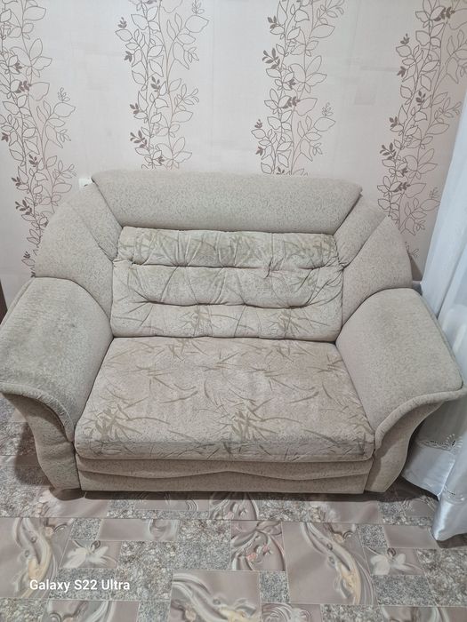 Продам диван тройка.