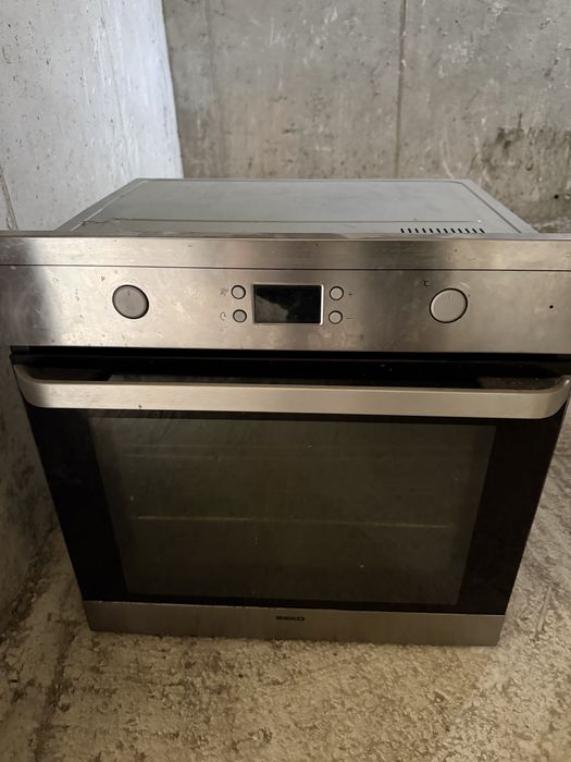 Фурна за вграждане BEKO