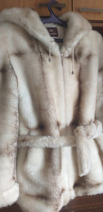 Продам шубу тёплую
