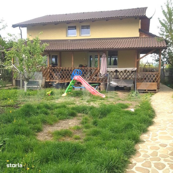Casa deosebita din lemn masiv de stejar, 156 mp utili, teren 700 mp, B