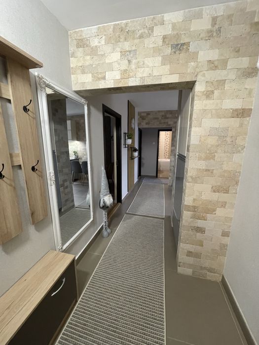 Apartament cu 3 camere, spatios, renovat modern, de inchiriat