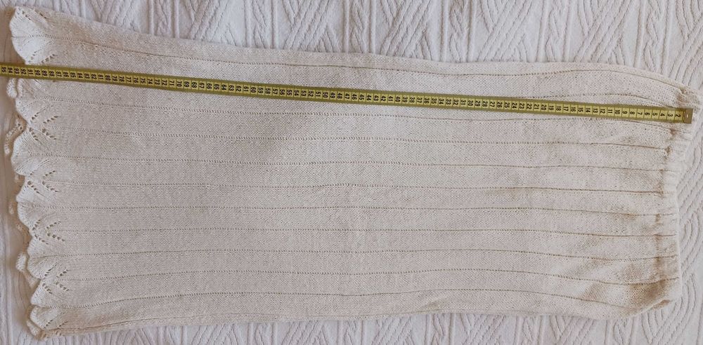 Продавам ръчно плетен на ръка дамски комплект - блуза и пола