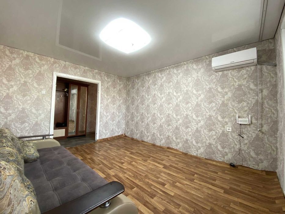 Продам 2-х ком. - на 8 мкр!