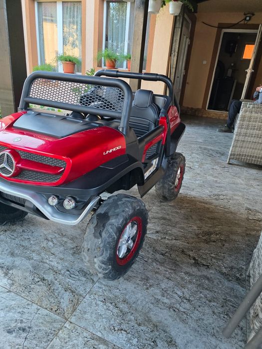 Vând jeep unimog pentru copii.varsta între 2 si 5 ani.