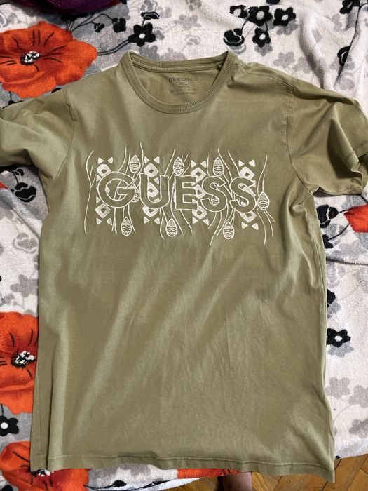 Vand tricou GUESS nepurtat