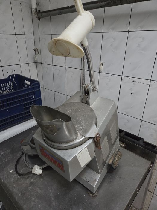 Robot legume, feliat, razuit la 220v, stare buna