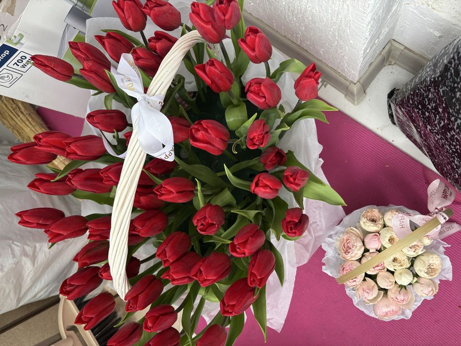Букет тюльпанов в корзине