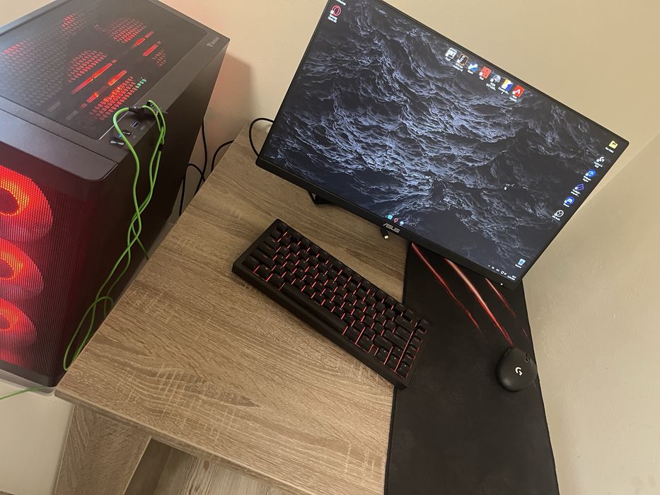 Геймърски компютър / с всички аксесоари включени.