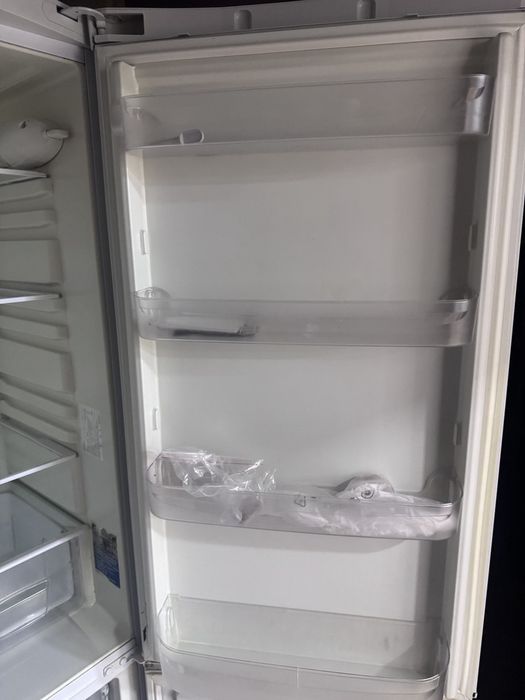 INDESIT muzlatgich sotiladi, Продаётся INDESIT холодильник