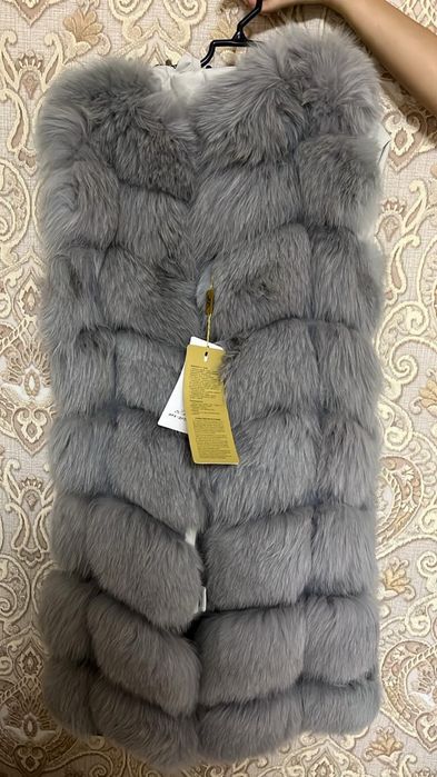 Продам меховую жилетку