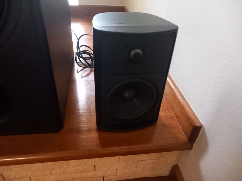 Subwoofer cu sateliti și centru Canton