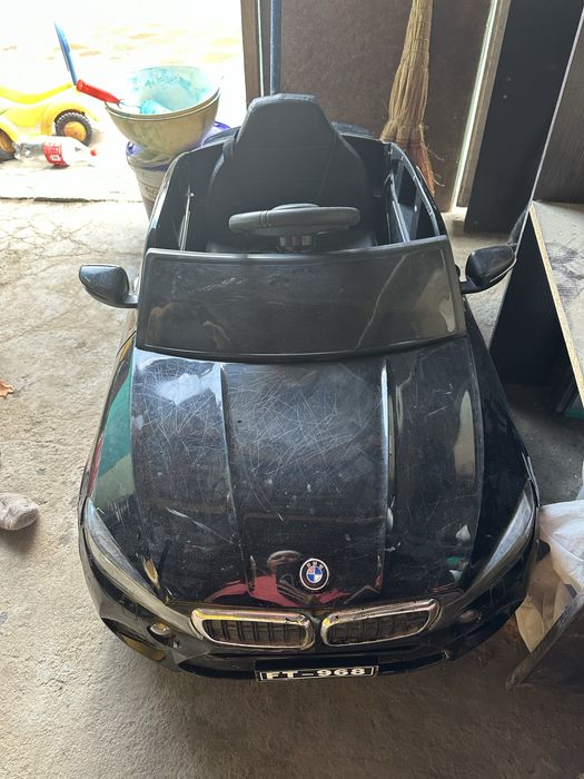 Продам детский электро кар с пультом и зарядкой