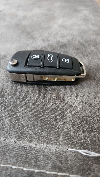 ключ за ауди а4 2006 г.