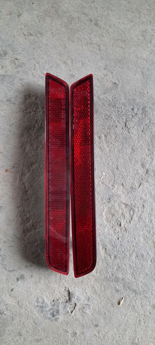 Продам отрижатели заднего бампера от малибу 1.оригинал сняты с машины.