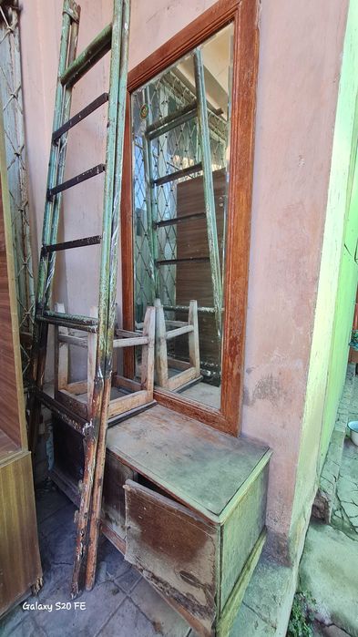 Вещи из дома (трюмо, сервант)