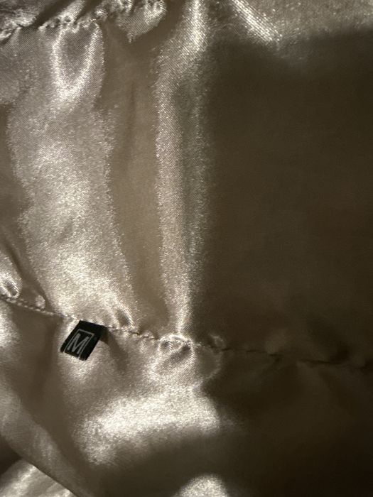 Елек от лисица много гъст косъм с цип и джобчета.