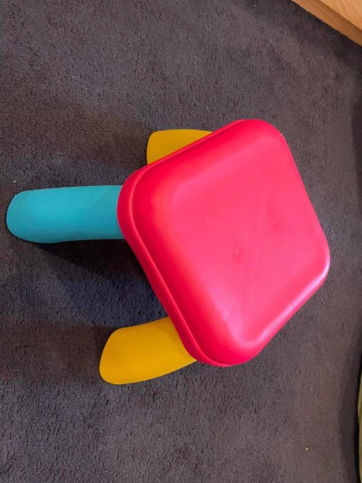 Детско бюро със столче