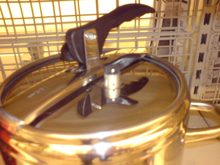 Тенджера под налягане херметическа 9 литра, двойно дъно !