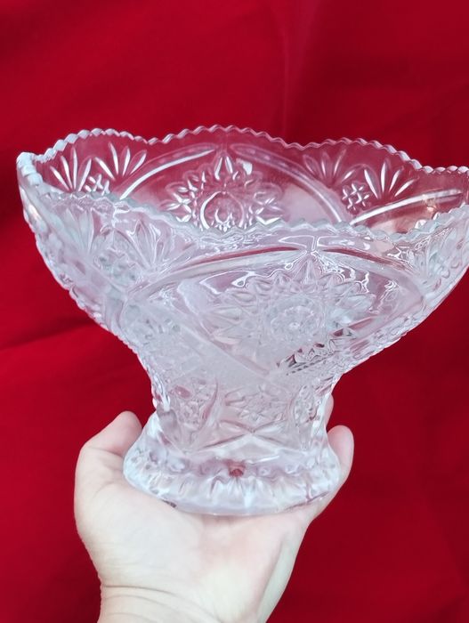 Хрустальные вазы вазочки