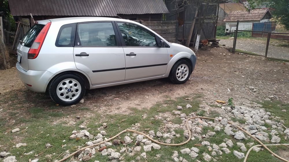 De vanzare ford fiesta 1.4 benzina