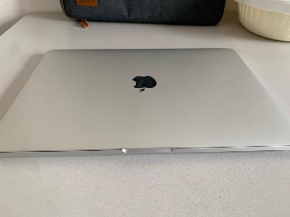 Macbook pro в сером оттенке