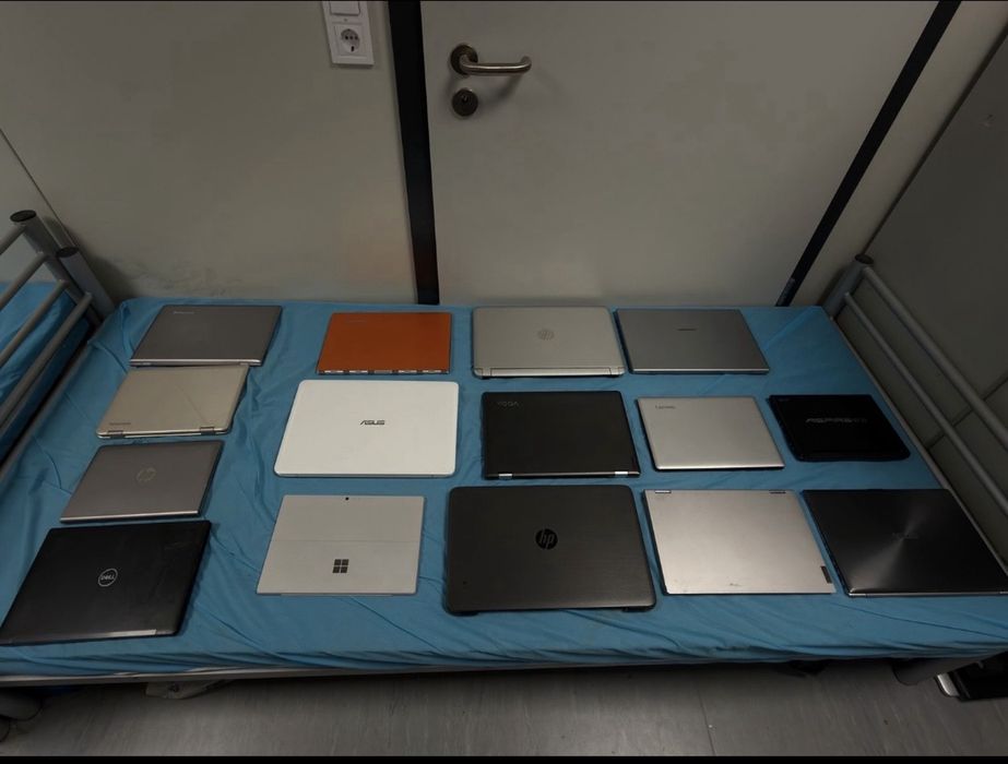 Lot 49 Laptop uri