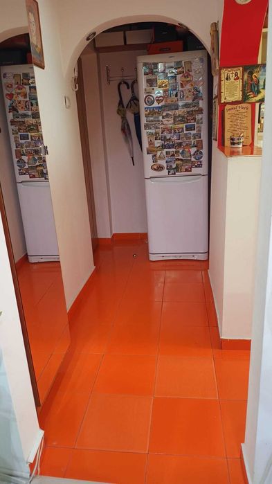 Vand apartament cu 2 camere, luminos si primitor, situat pe strada Iacob Andrei- punct de reper Zona Comerciala Baduc . Ideal pentru locuit.