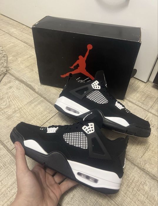 Papuci Jordan 4 Retro