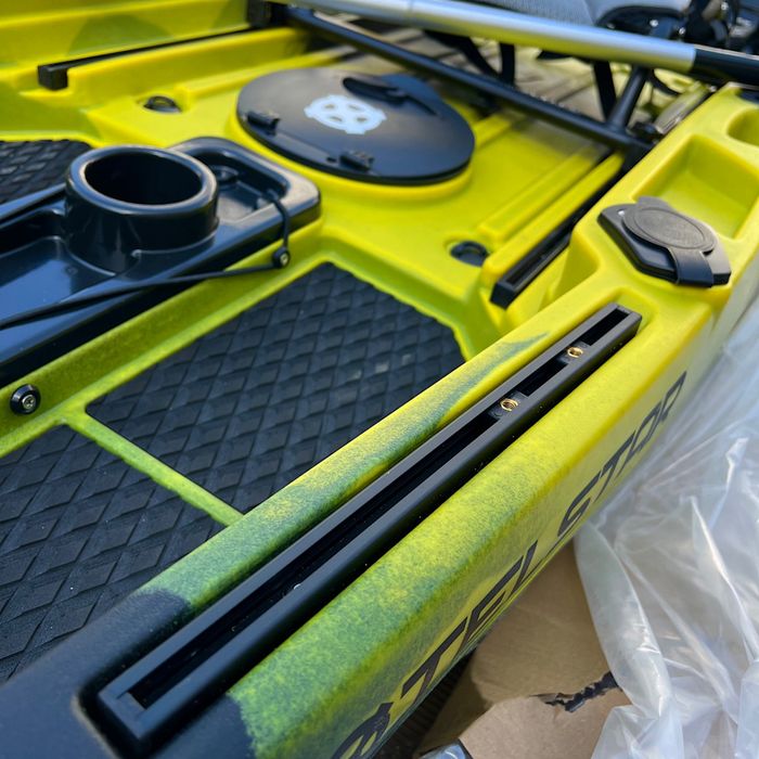 Професионален SIT ON TOP риболовен каяк с педали MARIUS ново