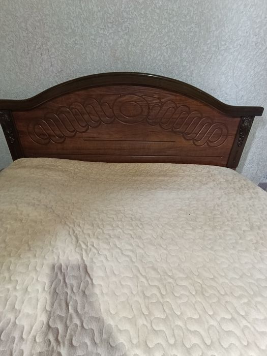 Продаю полутроспальную кровать