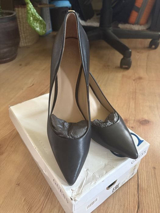 Guess естествена кожа