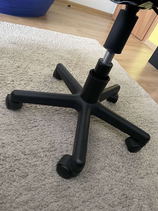 Въртящ      стол