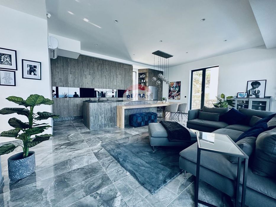 Продава се Къща в Балчик - 335 кв.м за 1612 €/кв.м - Снимка #2