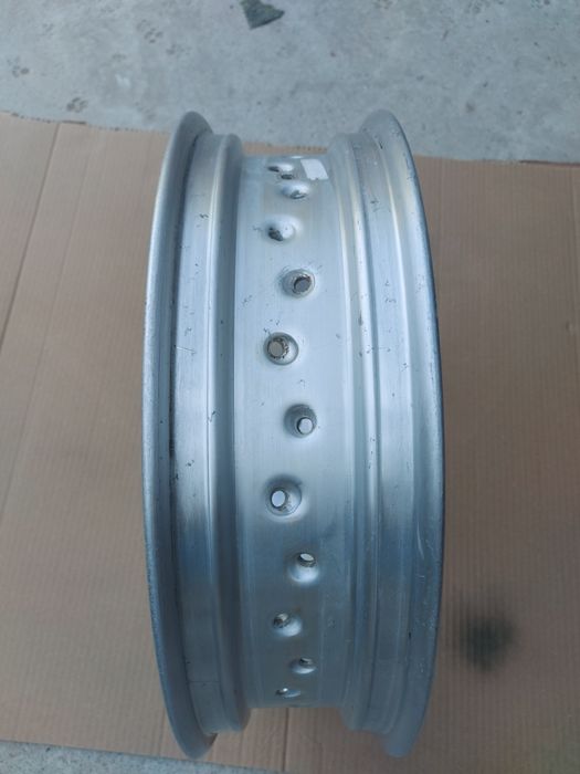 Задна шина за Супер мото