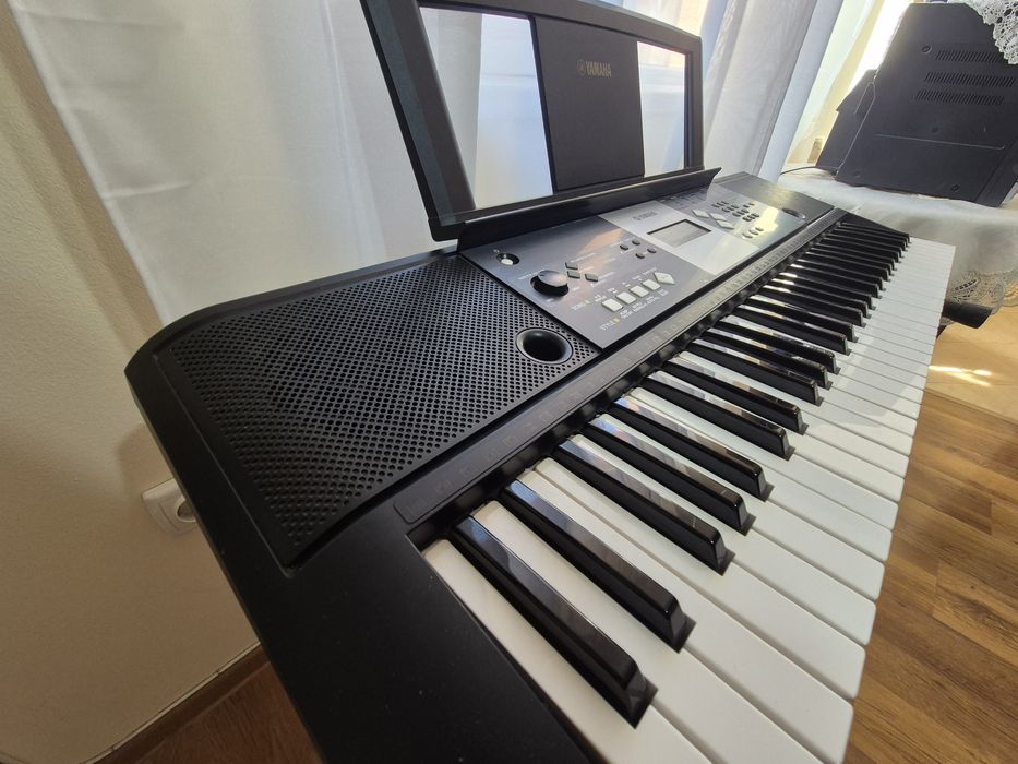 Pianina Yamaha YPT-230 vine cu stand