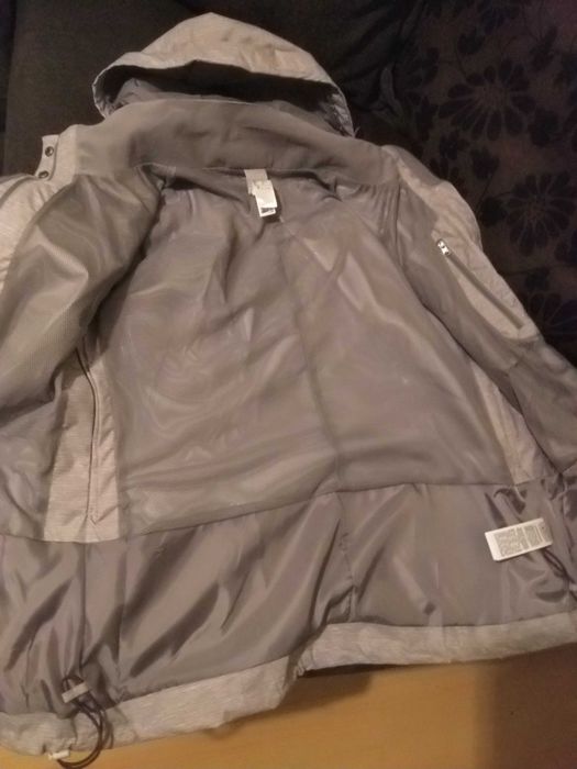 Продавам НОВО дамско яке