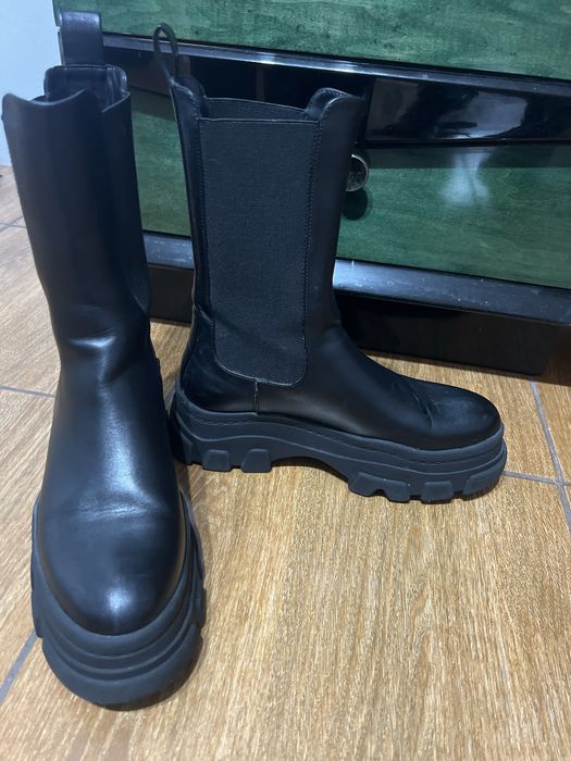 Cizme Bershka piele naturalămarimea 38