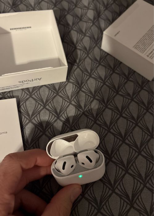 Air pods 4 in stare perfecta Empt.y bOx