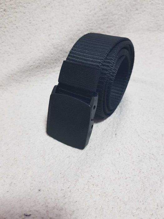 мъжки черен колан с автоматична пластмасова тока, лек и удобен