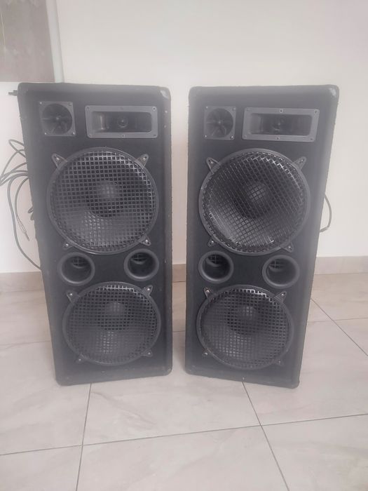 Vând sau schimb cu boxe active pe 15..sau akai  cu diferența..